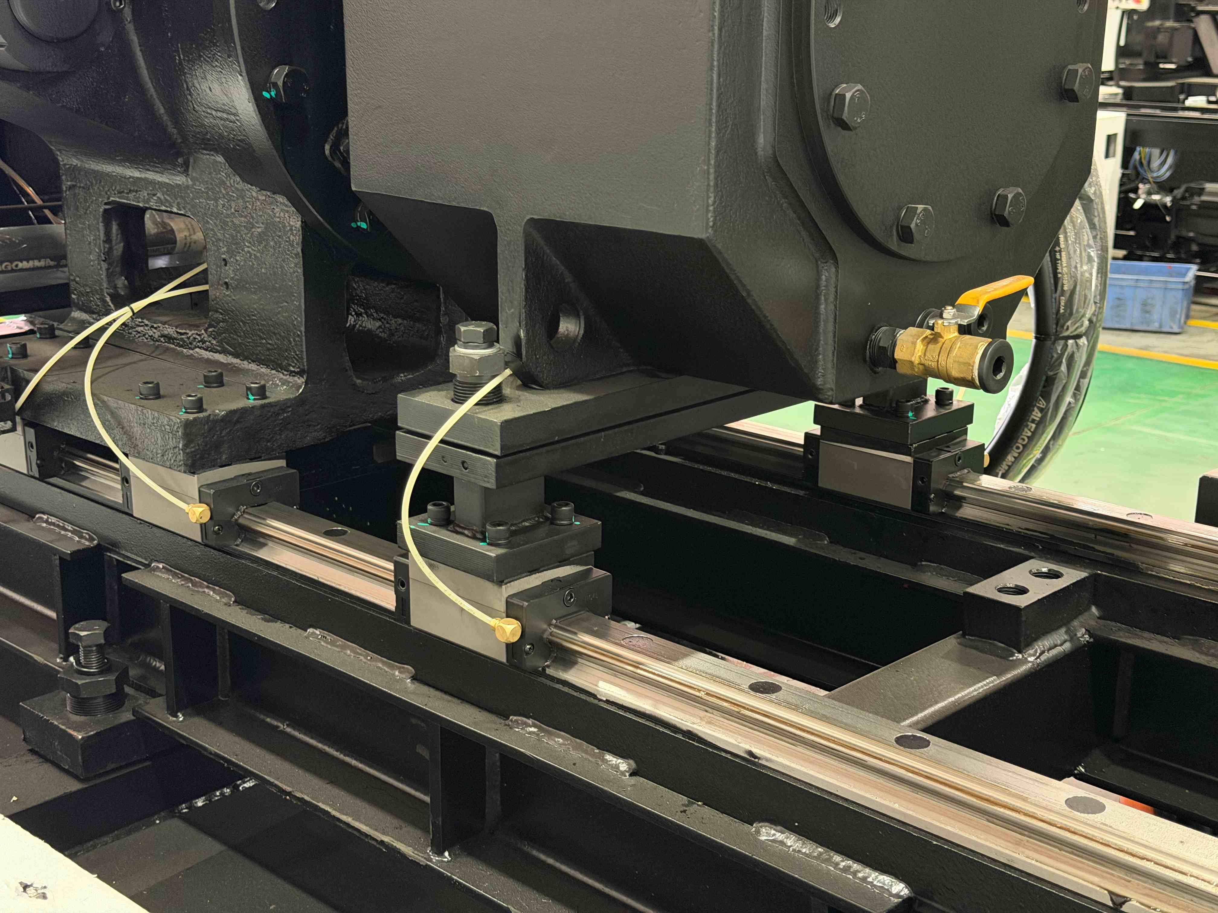 润滑导轨.jpg